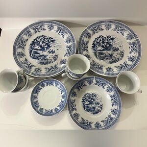 Pegasus fine porcelain dinnerware 18 piece Set